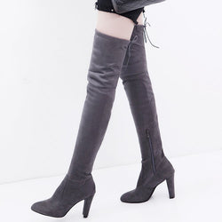 Damen Overknee-Stiefel mit High Heels – Eleganz trifft Power