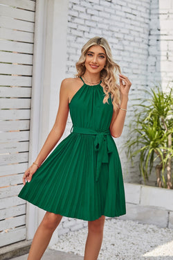Sommerliches Trägerloses Kleid mit Halterneck – Elegantes Faltenkleid für Strand & Freizeit