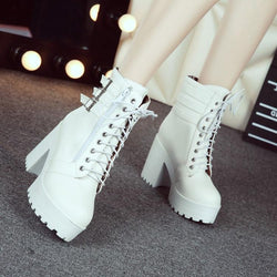 Elegante Kurzstiefel mit Blockabsatz – Wildleder Edition